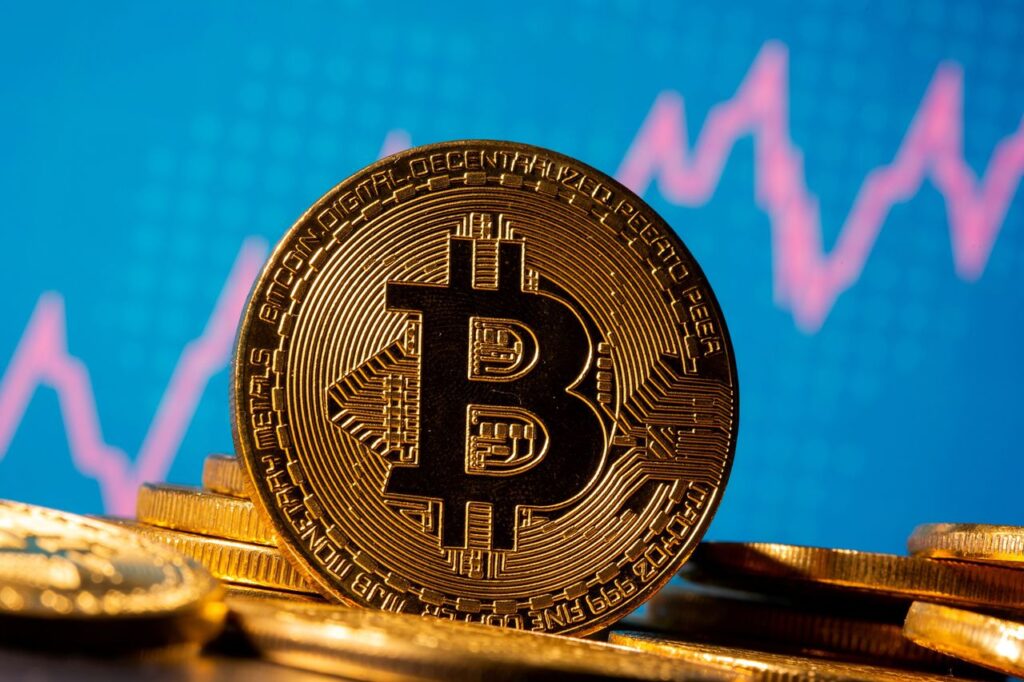 Bitcoin Confidence Wavers as ETF Outflows Hit Crypto Sentiment