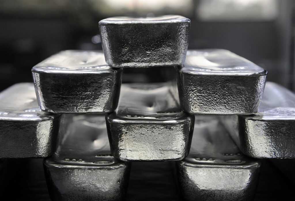 Silver Drops Sharply as Margin Calls Spark Liquidation