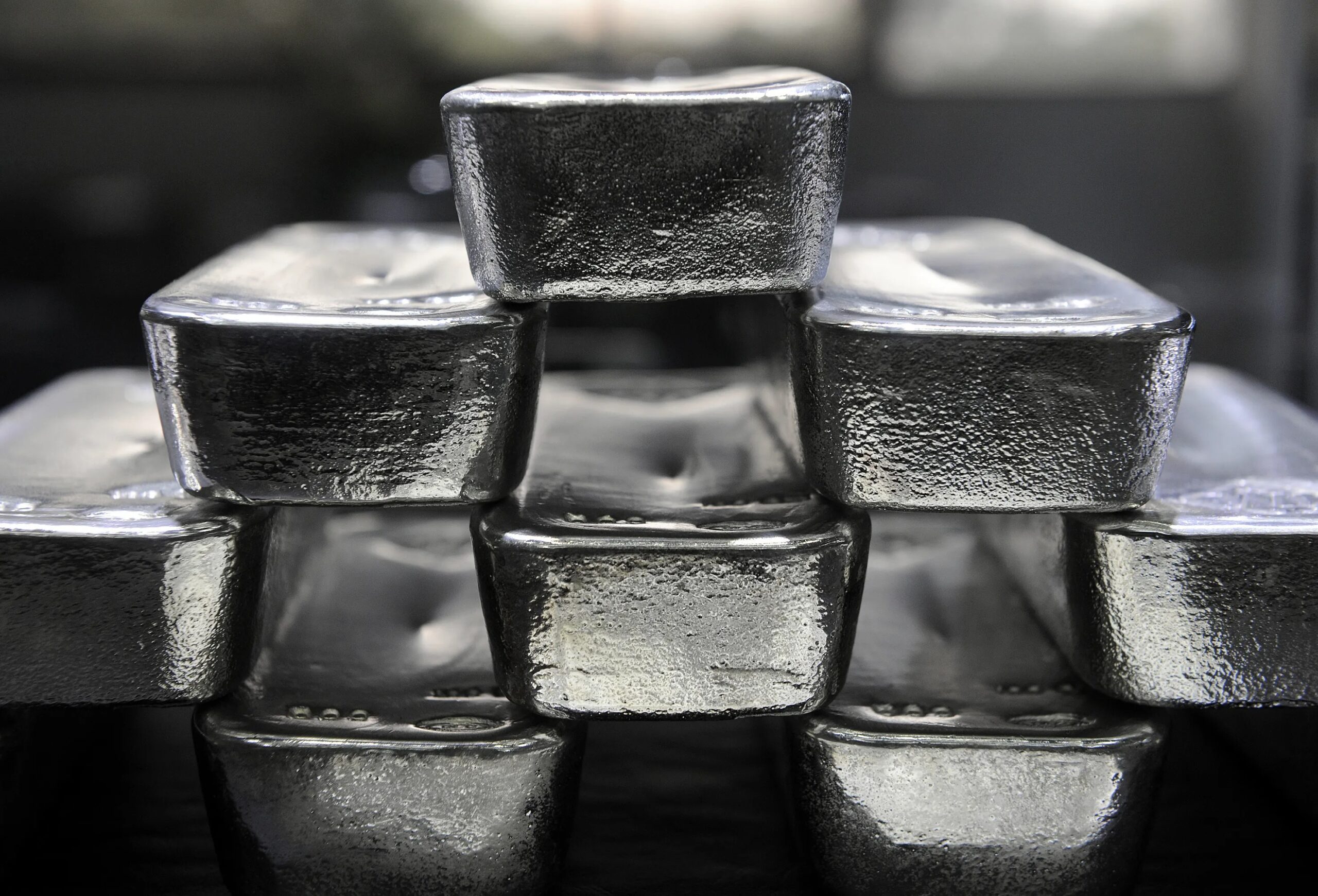 Silver Drops Sharply as Margin Calls Spark Liquidation